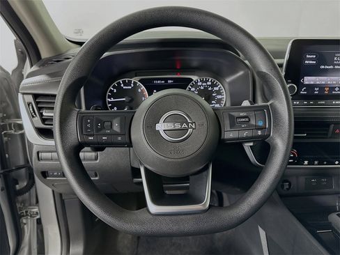 Used 2024 Nissan Rogue SV image 18