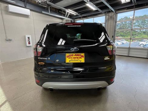 Used 2017 Ford Escape SE w/ Equipment Group 201A FWD image 4