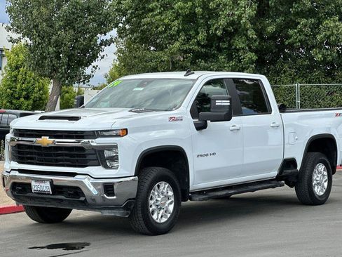 Used 2024 Chevrolet Silverado 2500 LT AWD/4WD image 8