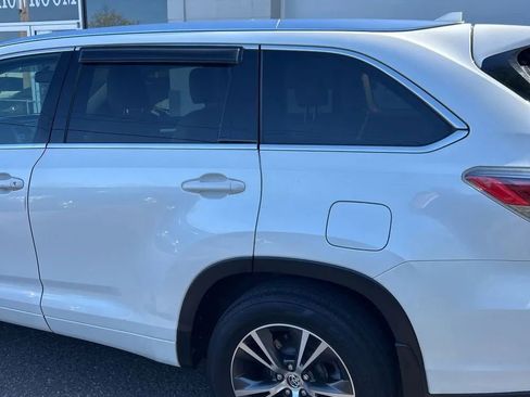 Used 2016 Toyota Highlander XLE AWD/4WD image 6