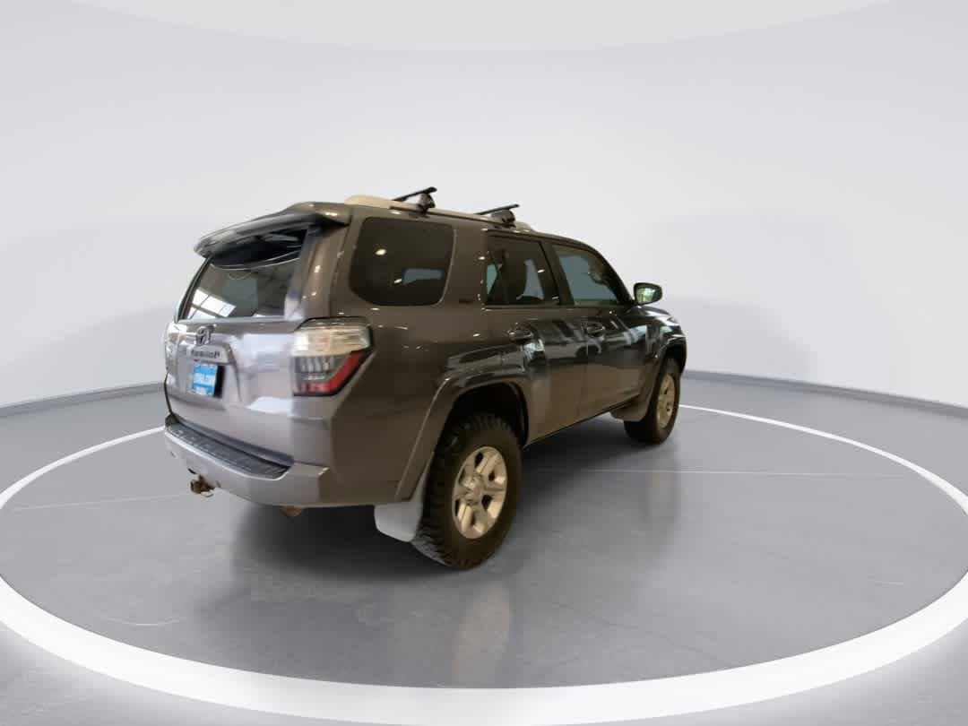 Used 2017 Toyota 4Runner SR5 AWD/4WD image 8