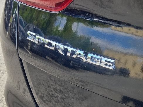 Used 2020 Kia Sportage LX AWD/4WD image 12