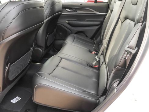 New 2025 Jeep Grand Cherokee Limited w/ Luxury Tech Group II image 15