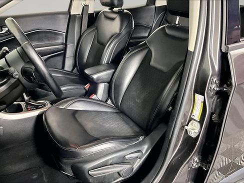 Used 2019 Jeep Compass Latitude FWD image 16