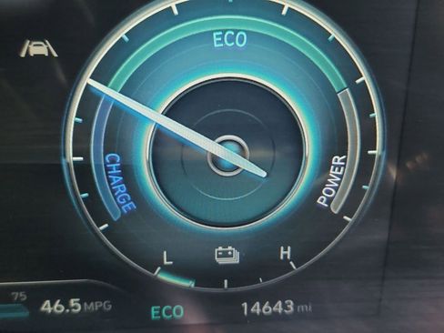 Used 2025 Hyundai Elantra Limited image 28