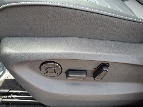 New 2026 Volkswagen Tiguan SE image 11