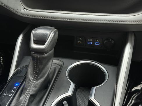 Used 2022 Toyota Highlander LE image 21