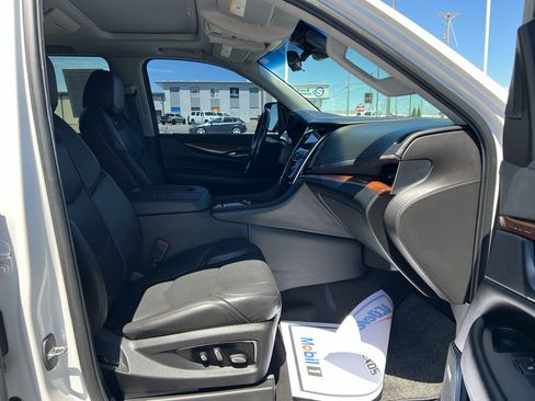 Certified 2019 Cadillac Escalade ESV Luxury AWD/4WD image 25