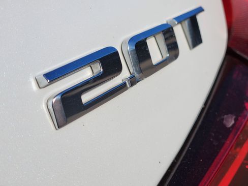 Used 2019 Cadillac XT4 Premium Luxury image 9