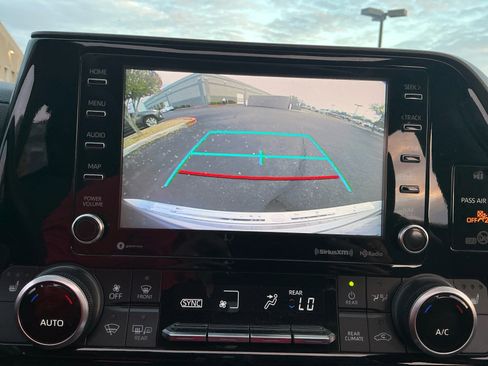 Certified 2022 Toyota Highlander XLE image 27