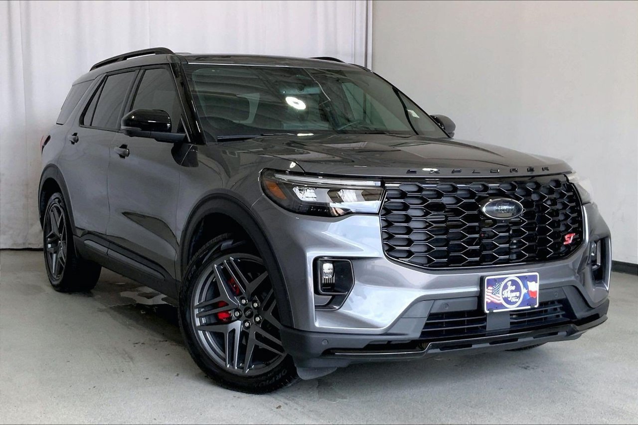 Used 2025 Ford Explorer ST w/ Sun And Sound Package AWD/4WD image 32