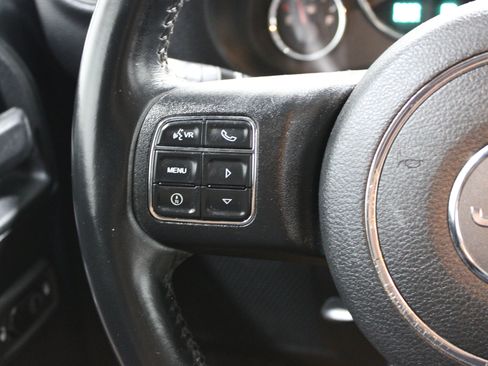 Used 2018 Jeep Wrangler Unlimited Sahara w/ Connectivity Group AWD/4WD image 7