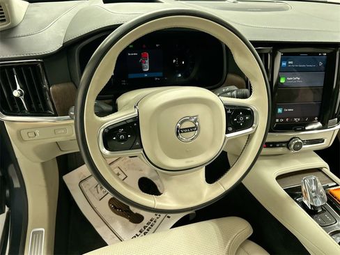 Used 2022 Volvo S90 B6 Inscription w/ Advanced Package image 4