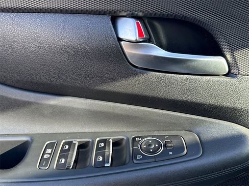 Used 2019 Hyundai Santa Fe SEL image 18