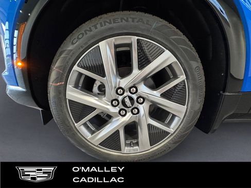 New 2026 Cadillac Optiq Luxury 2 image 9