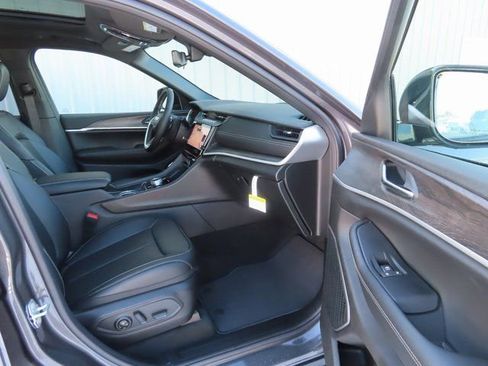 New 2026 Jeep Grand Cherokee L Limited image 24