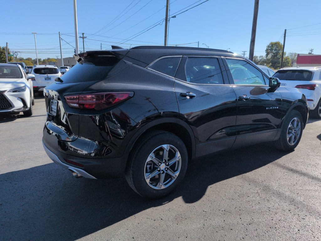Used 2024 Chevrolet Blazer LT w/ Convenience Package FWD image 5