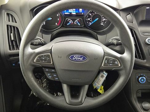 Used 2018 Ford Focus SE FWD image 25
