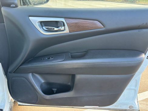 Used 2018 Nissan Pathfinder Platinum image 13