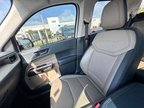 Used 2025 Ford Maverick Lariat AWD/4WD image 32