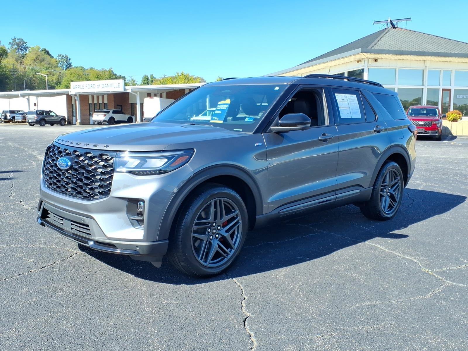 Certified 2025 Ford Explorer ST-Line w/ Premium Package AWD/4WD image 3