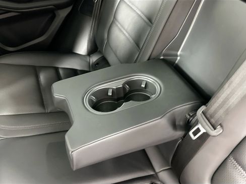 Certified 2025 Porsche Macan image 37