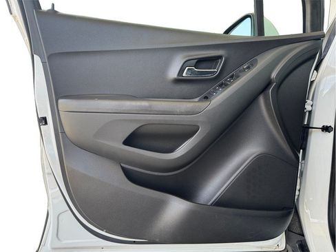 Used 2019 Chevrolet Trax LS FWD image 16
