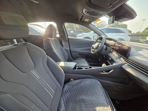 Used 2023 Hyundai Elantra SEL w/ Convenience Package FWD image 8