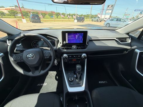 Used 2025 Toyota RAV4 LE AWD/4WD image 16