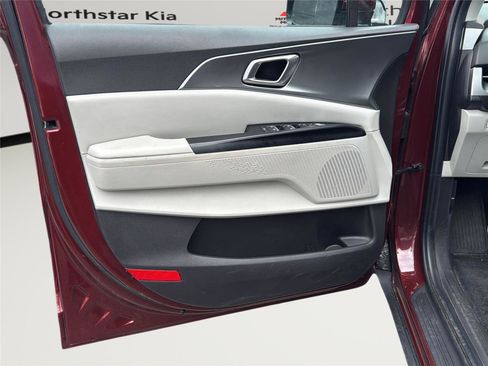 Used 2022 Kia Carnival LX FWD image 28