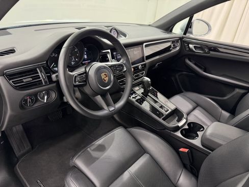 Certified 2025 Porsche Macan image 26