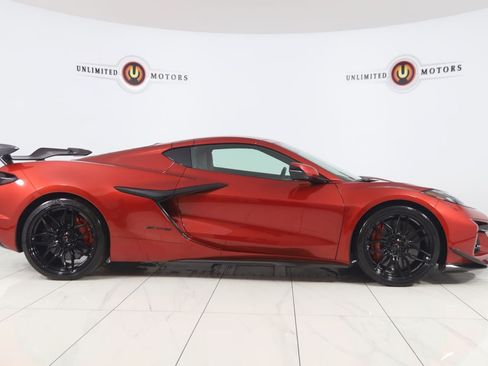 Used 2025 Chevrolet Corvette Z06 w/ Z07 Performance Package RWD image 2