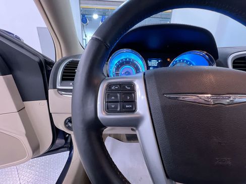 Used 2013 Chrysler 300 RWD image 19