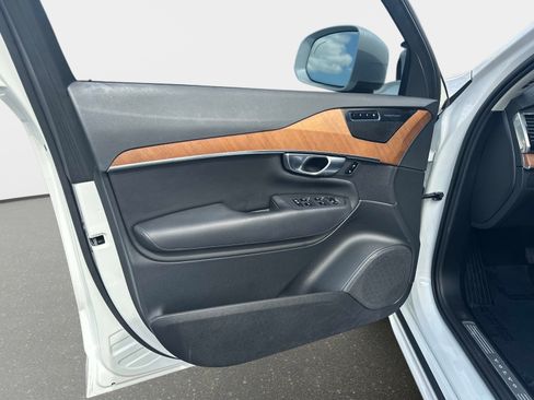 Certified 2023 Volvo XC90 B6 Plus image 18