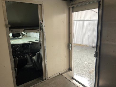 Used 2022 Chevrolet Express 4500 w/ Power Convenience Package RWD image 21