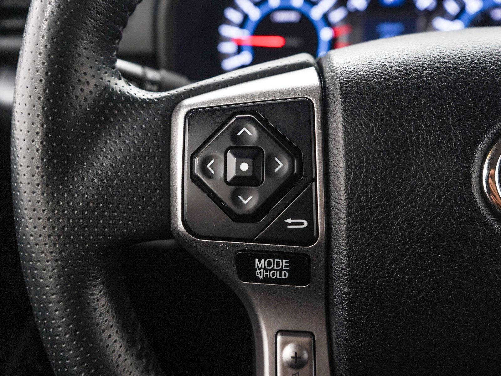 Used 2018 Toyota 4Runner SR5 AWD/4WD image 24