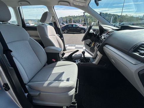 Used 2015 Subaru Forester 2.5i AWD/4WD image 23