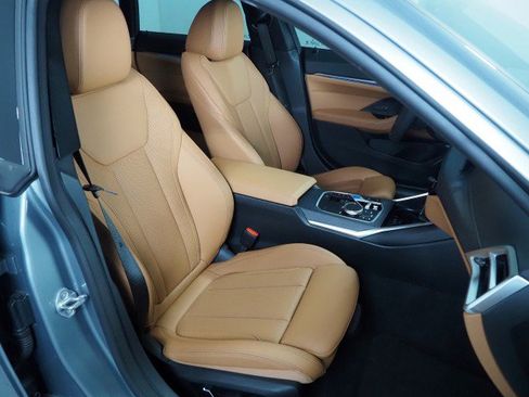 Used 2025 BMW i4 eDrive40 image 2