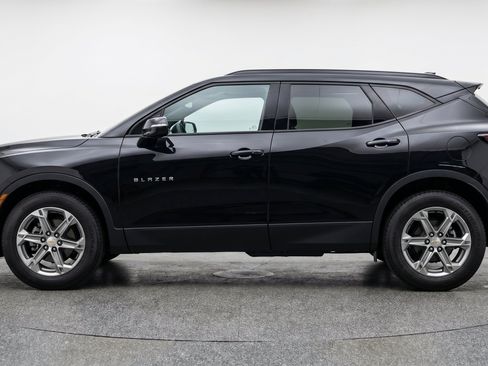 Used 2025 Chevrolet Blazer LT FWD image 5
