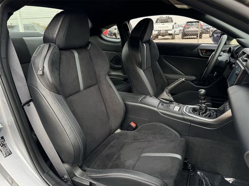 Used 2025 Toyota GR86 Premium image 27