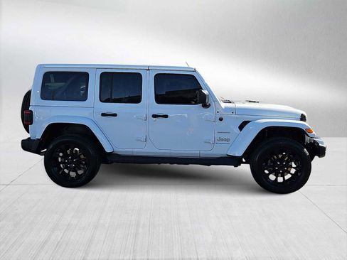 Used 2023 Jeep Wrangler Sahara image 9
