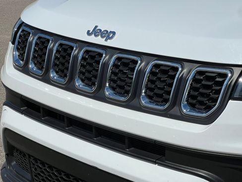 Used 2024 Jeep Compass Latitude AWD/4WD image 43