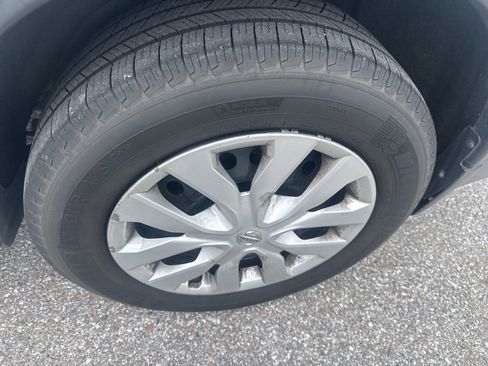 Used 2016 Nissan Rogue S FWD image 9