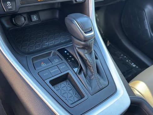 Used 2021 Toyota RAV4 XLE Premium image 30