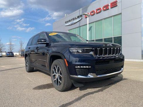 Certified 2023 Jeep Grand Cherokee L Limited AWD/4WD image 3
