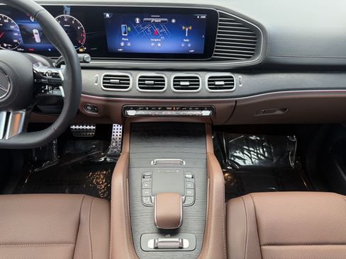 Used 2025 Mercedes-Benz GLS 450 4MATIC image 16