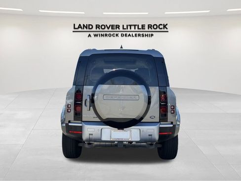 Used 2023 Land Rover Defender 110 SE image 7