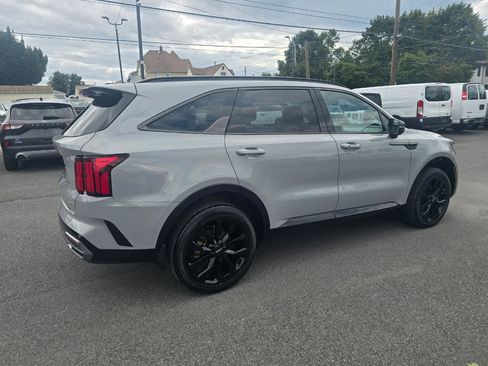 Used 2023 Kia Sorento AWD image 5