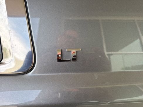 Used 2019 Chevrolet Suburban LT AWD/4WD image 15