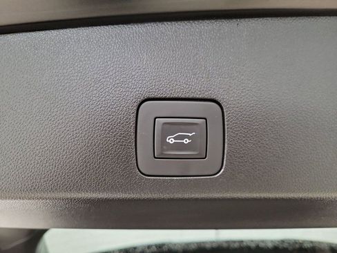 Certified 2025 Buick Encore GX Avenir w/ Avenir Technology Package image 18